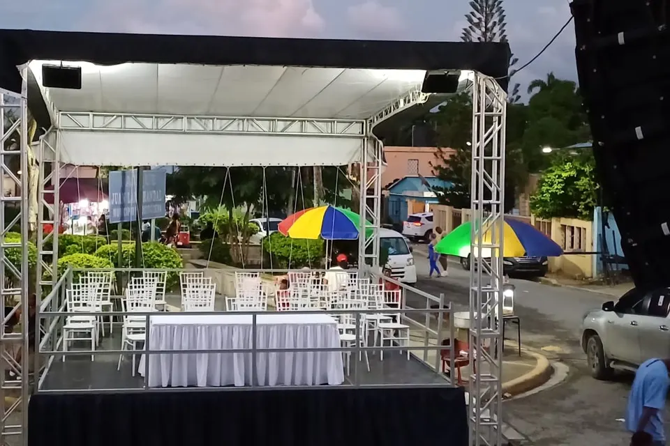 Estructura truss instalada para un evento